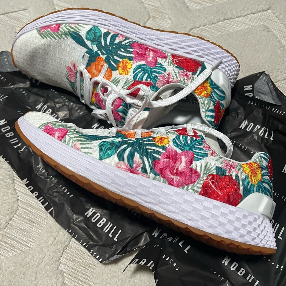NOBULL Floral Trainers ALL DAY
Men's 9 / Women's 10.5 new with original box